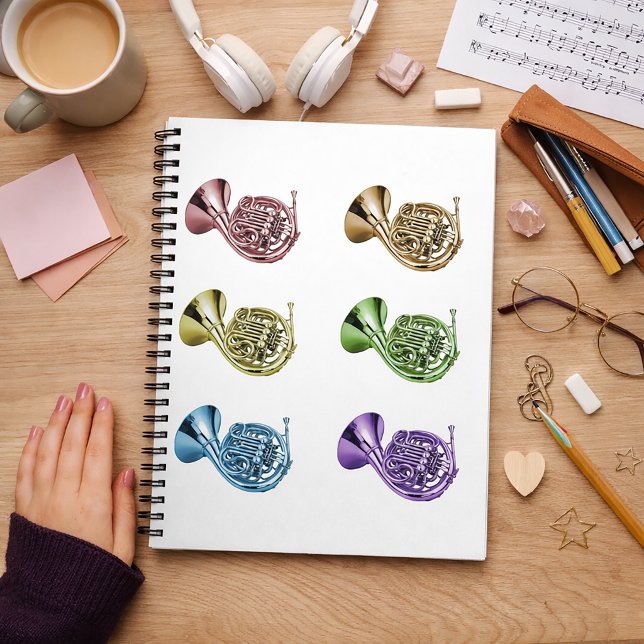 Regenbogenfrenchhornformation Notizblock (A notebook with a rainbow french horn pattern.)