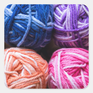 Regenbogengarnaufkleber Quadratischer Aufkleber