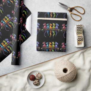 Regenbogengruppe von Baby-Drachen auf Schwarz Geschenkpapier