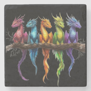 Regenbogengruppe von Baby-Drachen auf Schwarz Steinuntersetzer