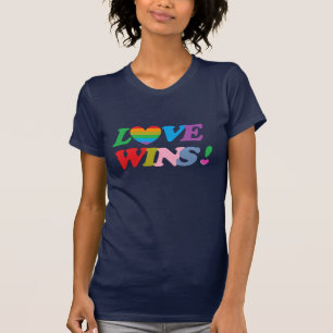 Regenbogenliebe gewinnt Herz LGBT T-Shirt