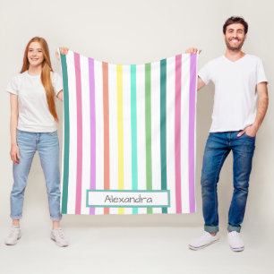 Regenbogenstreifen mit Namen Fleecedecke