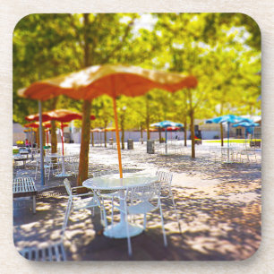 Regenschirm und Stühle, Hof, Kronen-Mitte, kc Getränkeuntersetzer