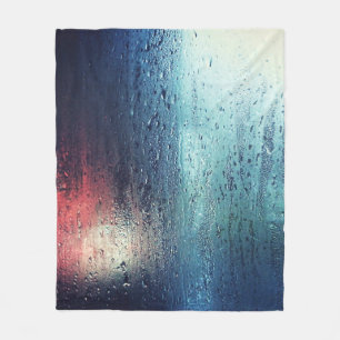 REGENSTROPFEN AUF DEM FENSTER FLEECEDECKE