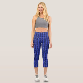 Regentropfen auf blauem Metall Capri Leggings
