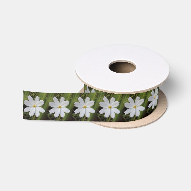 Regentropfen auf Blumenblättern Satinband (Spule)