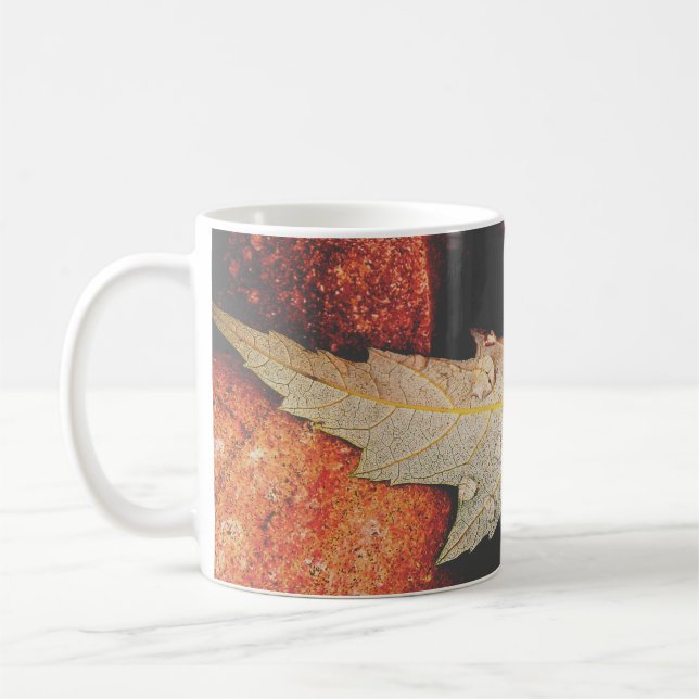 Regentropfen auf einem Blatt Kaffeetasse (Links)