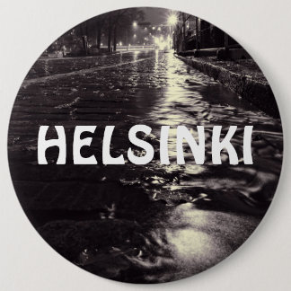 Regenwasser fließt in den Straßen von Helsinki Button