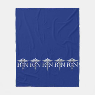Registered Nurse RN Caduceus auf Blue Decor Fleecedecke
