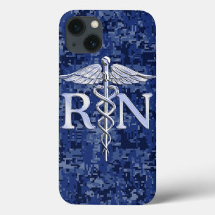 Registriert Nurse RN Caduceus auf Navy Blue Camouf iPhone 13 Hülle