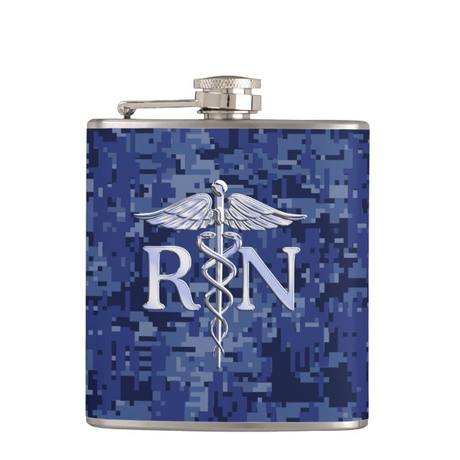 Registriert Nurse RN Caduceus auf Navy Blue Camouf Flachmann (Vorderseite)