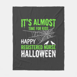 Registrierte Pflegekraft Halloween Spinnennetz und Fleecedecke