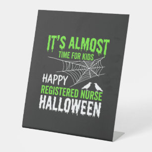 Registrierte Pflegekraft Halloween Spinnennetz und Sockelschild