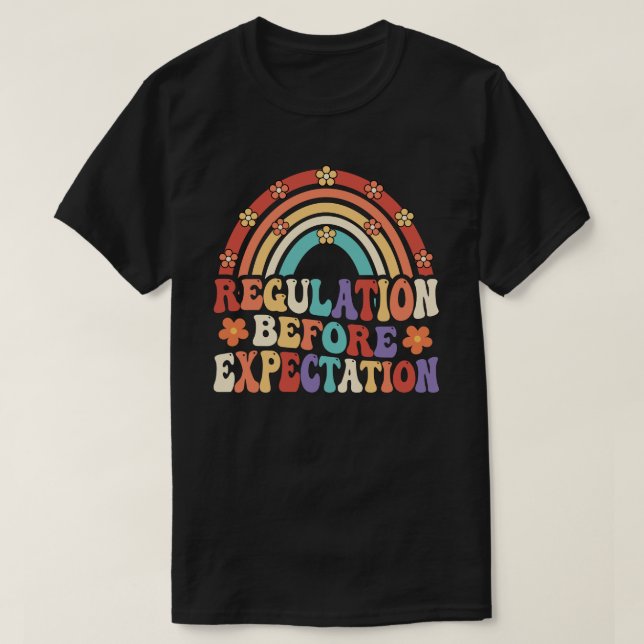 Regulierung vor Erwartung Neurovielfalt T-Shirt (Design vorne)
