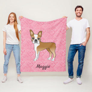 Rehfarbener Boston Terrier Hund auf rosa Herzen un Fleecedecke