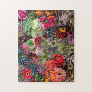 Reiches herbstliches Blumenbouquet mit Gerbera und Puzzle