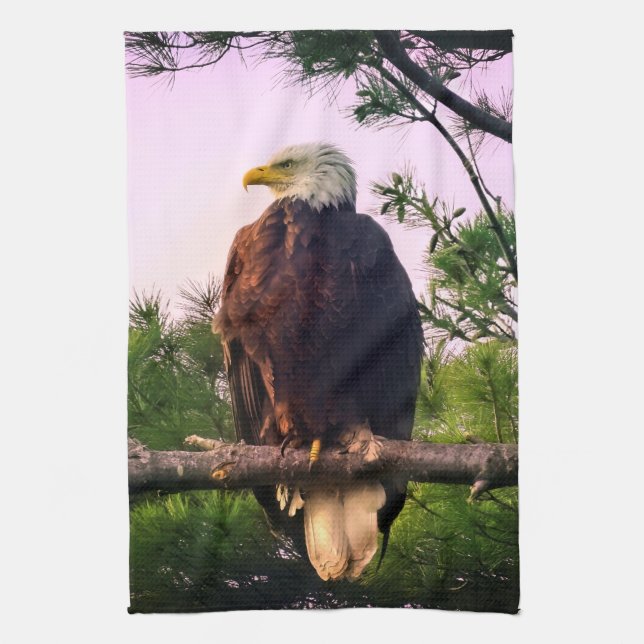 Reifender Adler aus Bald in Evergreen Tree Geschirrtuch (Vertikal)