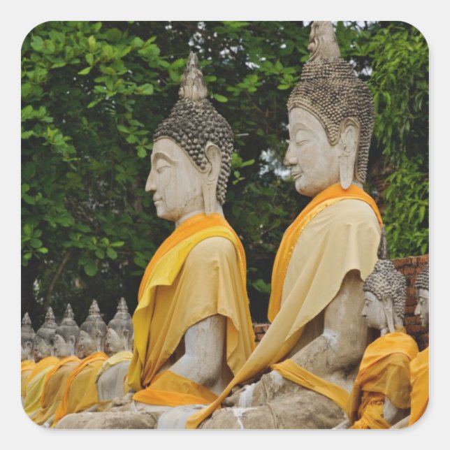 Reihe von Buddha-Statuen, Wat Yai Chaya Mongkol Quadratischer Aufkleber (Vorderseite)