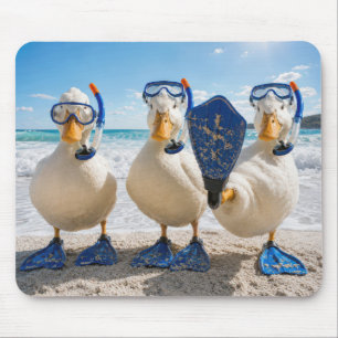 Reihe von Enten mit Schnorchelausrüstung Mousepad
