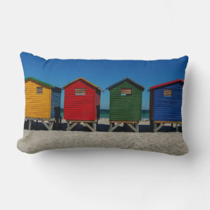 Reihe von farbenfrohen Strandhütten Lendenkissen