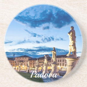 Reihe von illuminierten Statuen in Padova Getränkeuntersetzer