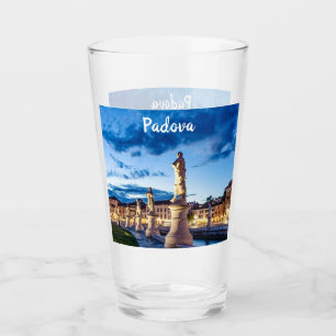 Reihe von illuminierten Statuen in Padova Glas