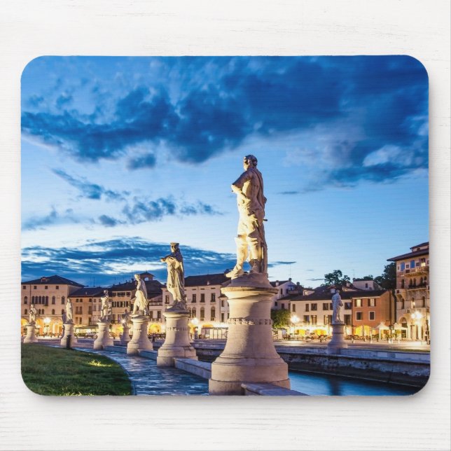 Reihe von illuminierten Statuen in Padova Mousepad (Vorne)