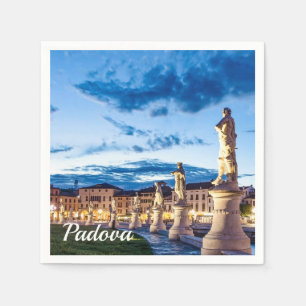 Reihe von illuminierten Statuen in Padova Serviette