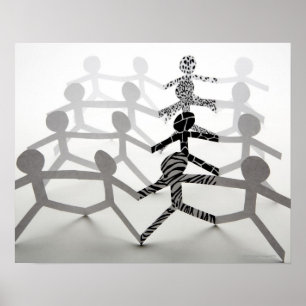 Reihe von Puppen für die weiße Papierkette Poster