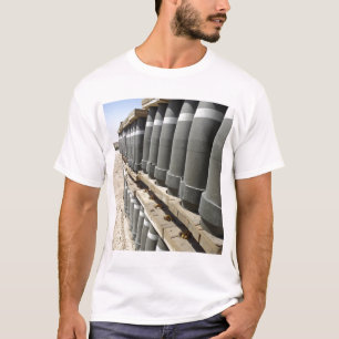 Reihen der Munition werden gestapelt und prepped T-Shirt