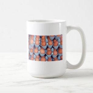 Reihen von Brown-Eiern Tasse