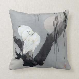 Reiher Watanabes Seitei in einem Baum nachts Kissen