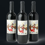 Reindeer Betrunken Funny Christmas Character Weinetikett<br><div class="desc">Funny Christmas Rentier Cartoon Charakter,  sieht wirklich Betrunken und groggy,  nach dem Party,  mit noch ein Glas mit Champagner auf der Pfote und mit Daumen up. Original Vector Grafik Copyright BluedarkArt The ChameleonArt.</div>
