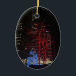 Reindeer Christmas Lights New York City Manhattan Keramik Ornament<br><div class="desc">Das Design verfügt über ein originelles Farbfoto von Wolkenkratzern und Weihnachtsbeleuchtung während der Ferienzeit in New York City. Fotografiert an der Sixth Avenue in Midtown Manhattan, NYC. Dieses Foto ist auch auf einer Reihe anderer Produkte erhältlich. Viele andere New Yorker Stadtbilder und Naturfotos sind auch in diesem Shop erhältlich. Sehen...</div>
