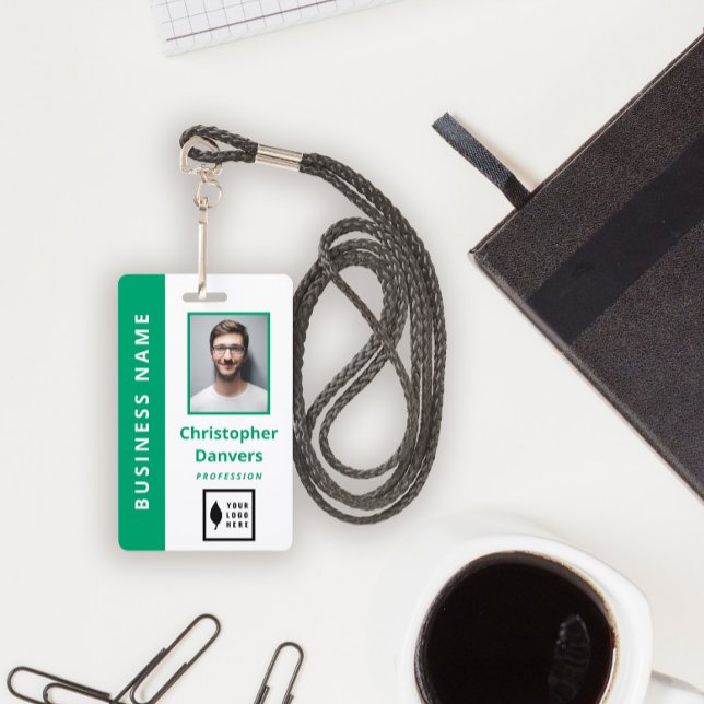 Reingrünes Weiß hinzufügen Mitarbeiter des Logobür Ausweis (Von Creator hochgeladen)