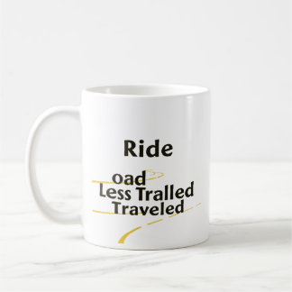 Reise auf der weniger befahrenen Straße Kaffeetasse
