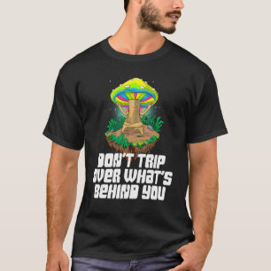 Reisen Sie nicht darüber, was hinter Ihnen steckt T-Shirt