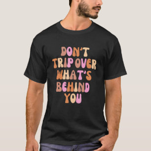 Reisen Sie nicht über das, was hinter Ihnen steckt T-Shirt