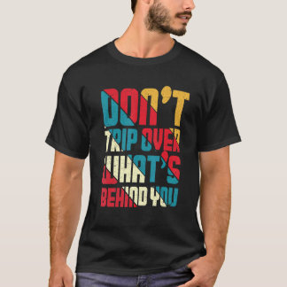 Reisen Sie nicht über das, was hinter Ihnen Vintag T-Shirt