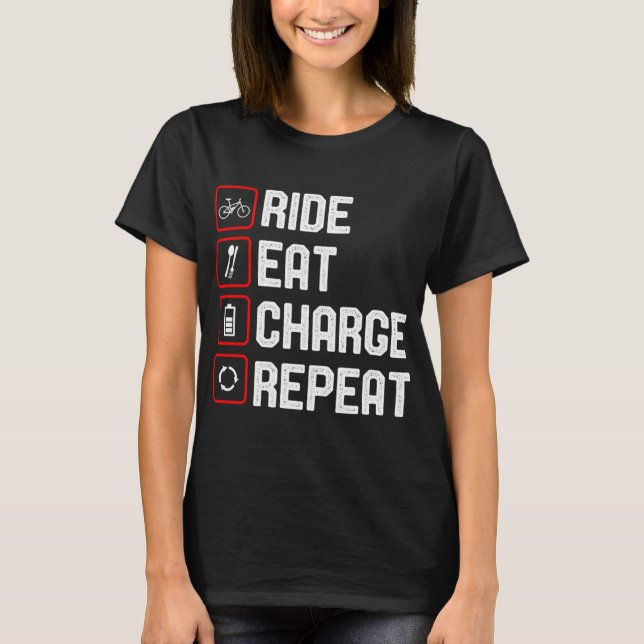 Reisen zum Essen Charge Wiederholen Funny E-Bike T-Shirt (Vorderseite)