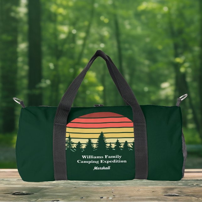 Reisen zum Sonnenuntergang im Grünen Camping indiv Duffle Bag (Von Creator hochgeladen)