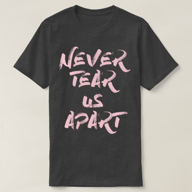Reißen Sie uns nie in Rosa T-Shirt (Design vorne)