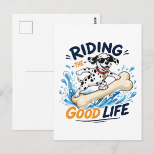 Reite das gute Leben Hund surft auf Knochen Postkarte