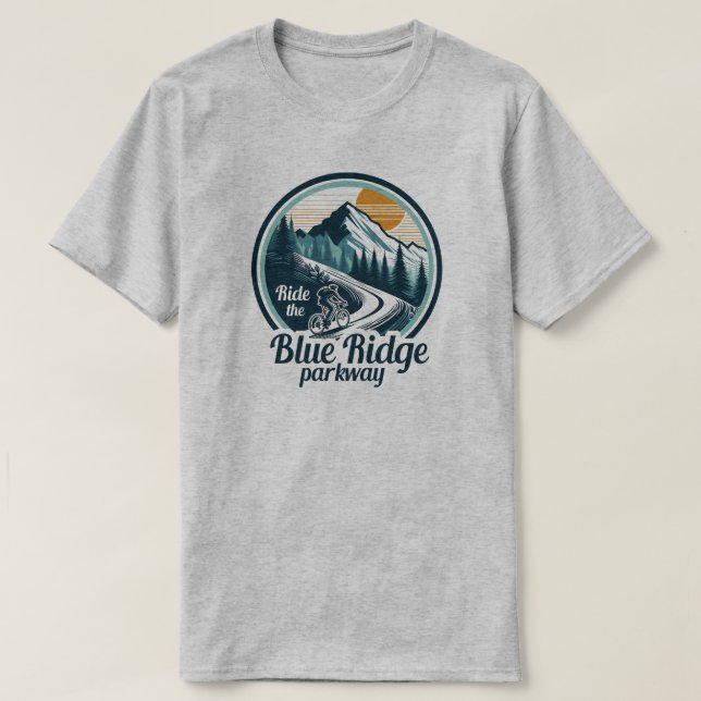 Reiten auf dem Blue Ridge Parkway T-Shirt (Design vorne)