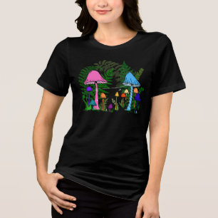 Reiten auf Seilen zwischen bunten Pilzen Tri-Blend Shirt