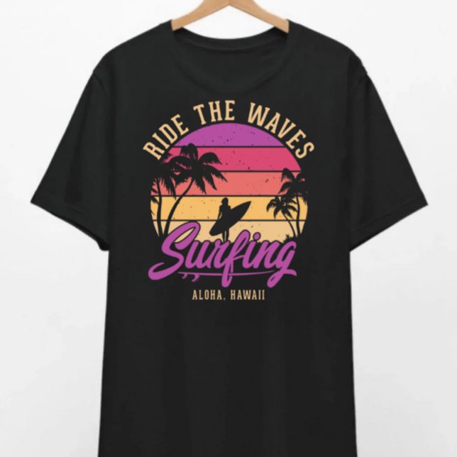 Reiten Sie den Waves Surfing T - Shirt (Von Creator hochgeladen)