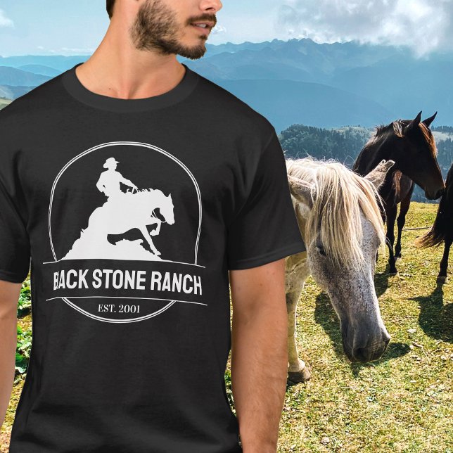 Reitmarkenzeichen für Western T-Shirt (Black t-shirt ranch logo design, sliding reining horse business.)