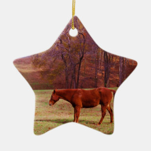 Reitpferd auf einem Grasfeld Keramikornament