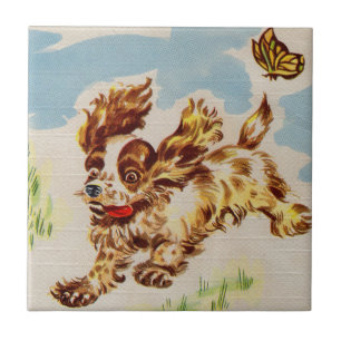 reizend Cockerspaniel-Welpe auf der Flucht Fliese