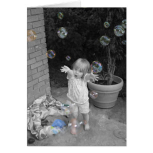 Reizend Kind mit Blasenkarte